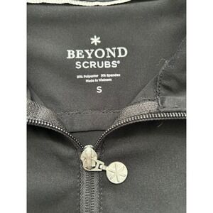 Beyond Scrubs Womens Small Black Full Zip Warm Up Scrub Jacket Polyester Spandex